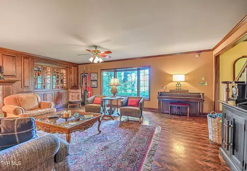 Living - 733 Windmill Circle Bristol Va 24201, Bristol, VA 24201 photo 2 of 15