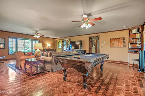 Living - 733 Windmill Circle Bristol Va 24201, Bristol, VA 24201 photo 3 of 15