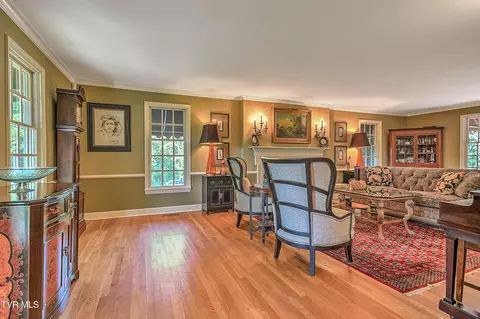 Living - 733 Windmill Circle Bristol Va 24201, Bristol, VA 24201 photo 11 of 15