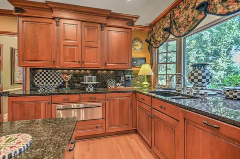 Kitchen - 733 Windmill Circle Bristol Va 24201, Bristol, VA 24201 photo 8 of 11