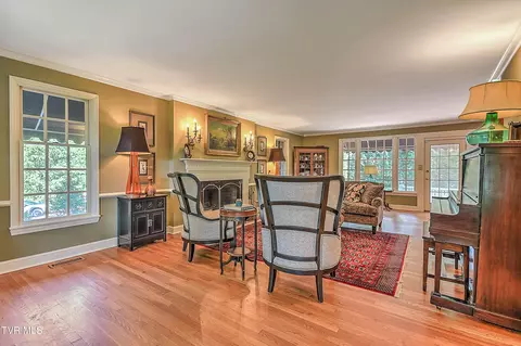 Living - 733 Windmill Circle Bristol Va 24201, Bristol, VA 24201 photo 10 of 15