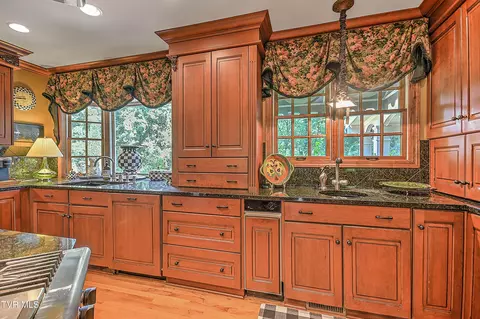 Kitchen - 733 Windmill Circle Bristol Va 24201, Bristol, VA 24201 photo 5 of 11