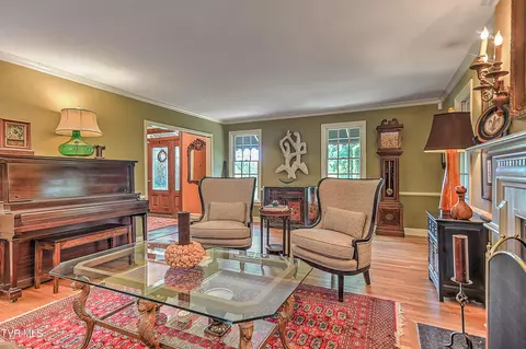 Living - 733 Windmill Circle Bristol Va 24201, Bristol, VA 24201 photo 9 of 15