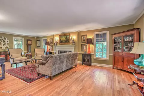 Living - 733 Windmill Circle Bristol Va 24201, Bristol, VA 24201 photo 7 of 15
