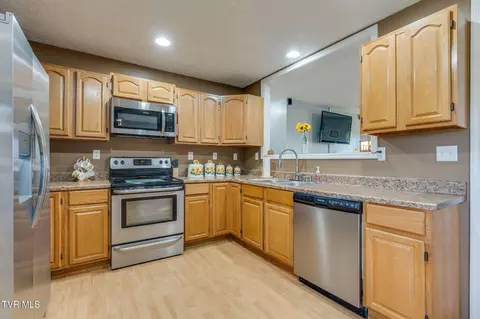 Kitchen - 281 Forest Road Mosheim Tn 37818, Mosheim, TN 37818 photo 3 of 3