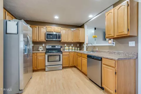 Kitchen - 281 Forest Road Mosheim Tn 37818, Mosheim, TN 37818 photo 2 of 3