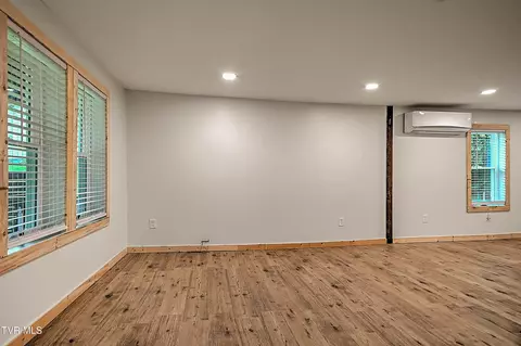 Living - 781 Oak Glen Circle Fall Branch Tn 37656, Fall Branch, TN 37656 photo 3 of 13