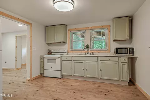 Kitchen - 781 Oak Glen Circle Fall Branch Tn 37656, Fall Branch, TN 37656 photo 4 of 5