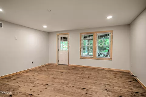 Living - 781 Oak Glen Circle Fall Branch Tn 37656, Fall Branch, TN 37656 photo 6 of 13