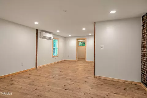 Living - 781 Oak Glen Circle Fall Branch Tn 37656, Fall Branch, TN 37656 photo 2 of 13