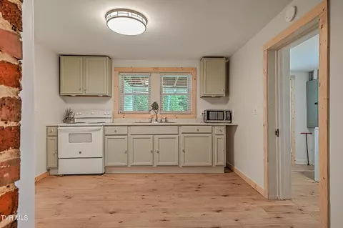 Kitchen - 781 Oak Glen Circle Fall Branch Tn 37656, Fall Branch, TN 37656 photo 5 of 5
