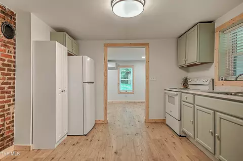 Kitchen - 781 Oak Glen Circle Fall Branch Tn 37656, Fall Branch, TN 37656 photo 2 of 5
