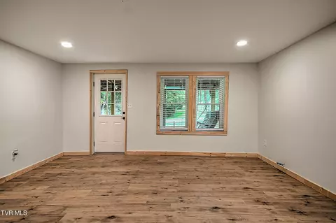 Living - 781 Oak Glen Circle Fall Branch Tn 37656, Fall Branch, TN 37656 photo 7 of 13