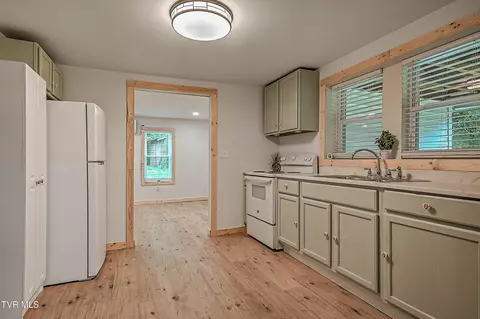 Kitchen - 781 Oak Glen Circle Fall Branch Tn 37656, Fall Branch, TN 37656 photo 3 of 5