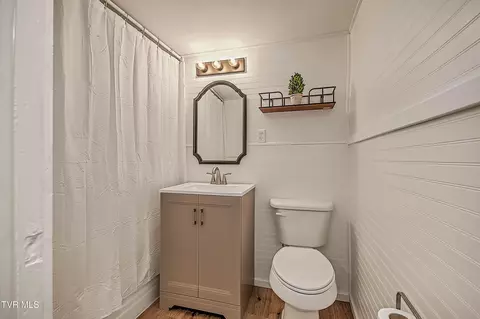 Bath - 781 Oak Glen Circle Fall Branch Tn 37656, Fall Branch, TN 37656 photo 1 of 1