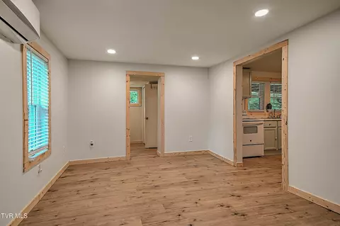 Living - 781 Oak Glen Circle Fall Branch Tn 37656, Fall Branch, TN 37656 photo 5 of 13