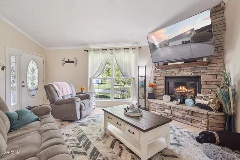 Living - 7717 Greenbriar Road Talbott Tn 37877, Talbott, TN 37877 photo 2 of 4
