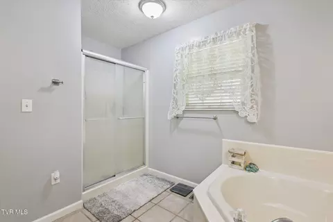 Bath - 7717 Greenbriar Road Talbott Tn 37877, Talbott, TN 37877 photo 2 of 6