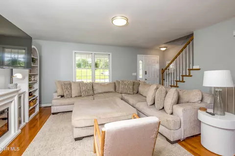 Living - 595 Suncrest Drive Drive Bristol Va 24201, Bristol, VA 24201 photo 2 of 2