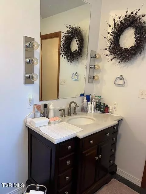 Bath - 11239 Riverside Circle Pound Va 24279, Pound, VA 24279 photo 3 of 3