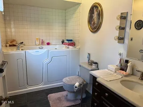 Bath - 11239 Riverside Circle Pound Va 24279, Pound, VA 24279 photo 2 of 3