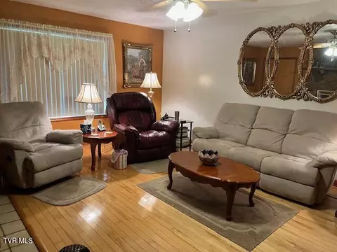 Living - 11239 Riverside Circle Pound Va 24279, Pound, VA 24279 photo 3 of 3