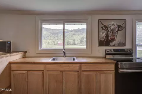 Kitchen - 3200 Temple Hill Road Erwin Tn 37650, Erwin, TN 37650 photo 3 of 4