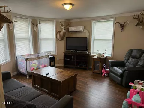 Living - 111 NW Dale Street Wise Va 24293, Wise, VA 24293 photo 2 of 5