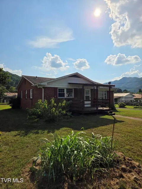 122 Dennis Cove Road Hampton Tn 37658, Hampton, TN 37658