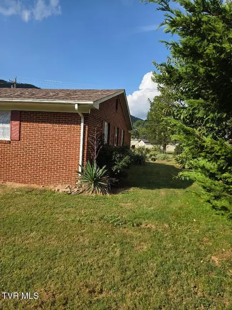 122 Dennis Cove Road Hampton Tn 37658, Hampton, TN 37658 photo 2