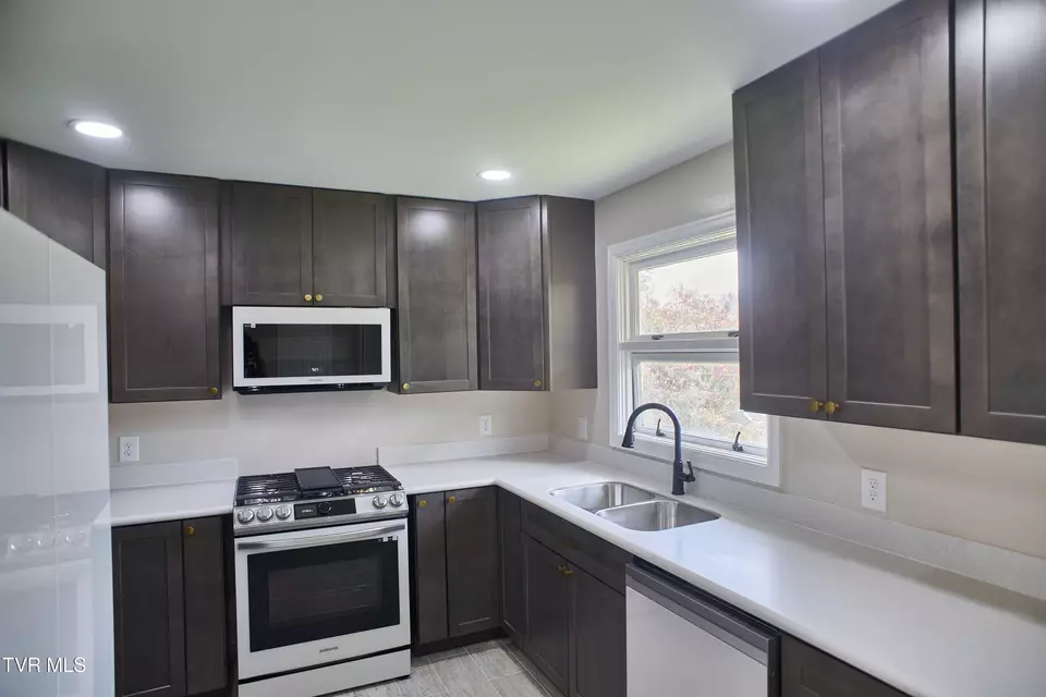 Kitchen - 228 Washington Avenue Newport Tn 37821, Newport, TN 37821 photo 3 of 5