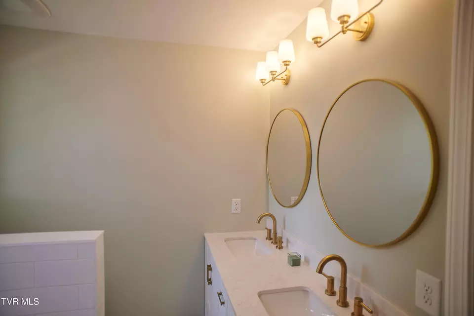 Bath - 228 Washington Avenue Newport Tn 37821, Newport, TN 37821 photo 1 of 5