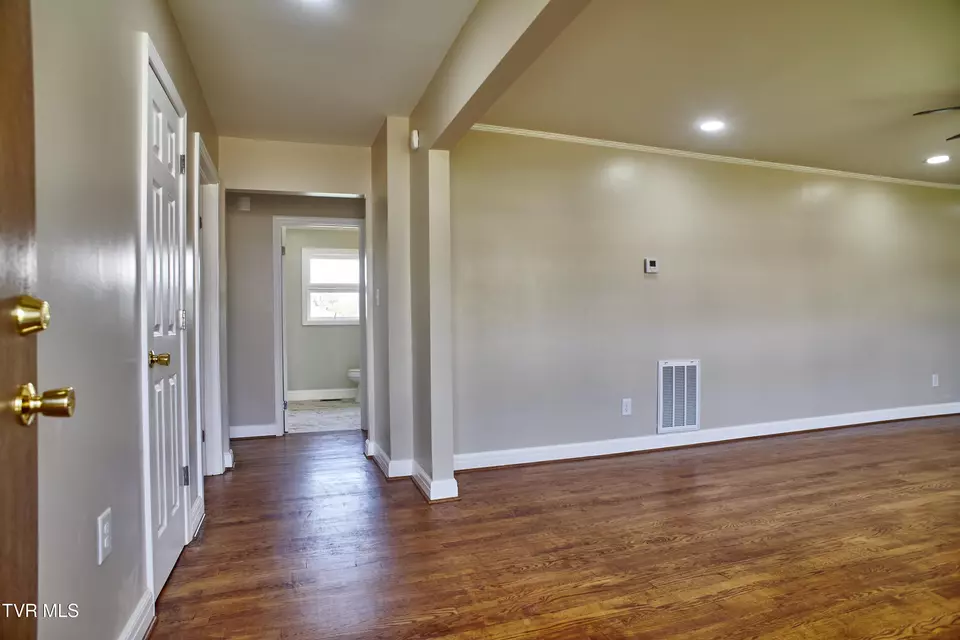 Entry Way - 228 Washington Avenue Newport Tn 37821, Newport, TN 37821 photo 1 of 1