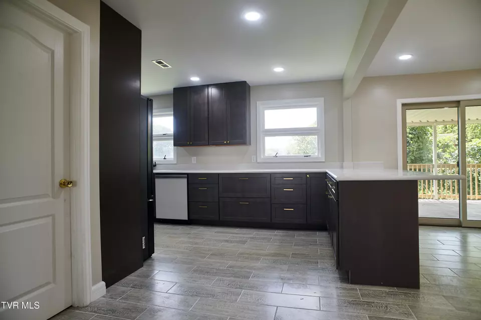 Kitchen - 228 Washington Avenue Newport Tn 37821, Newport, TN 37821 photo 5 of 5