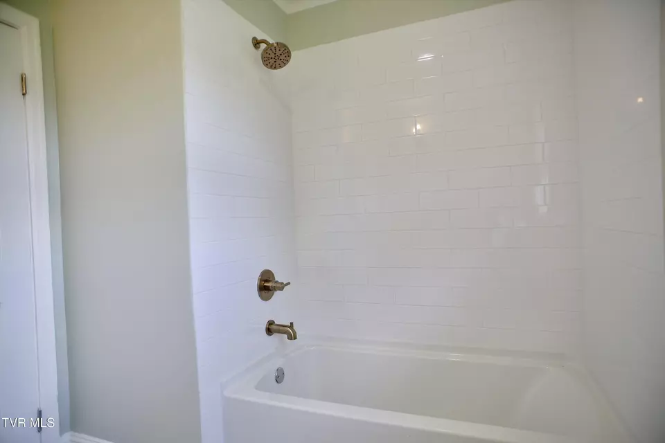 Bath - 228 Washington Avenue Newport Tn 37821, Newport, TN 37821 photo 5 of 5