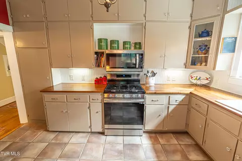 Kitchen - 461 Circle Drive Abingdon Va 24210, Abingdon, VA 24210 photo 3 of 3