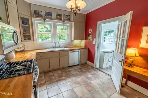 Kitchen - 461 Circle Drive Abingdon Va 24210, Abingdon, VA 24210 photo 1 of 3