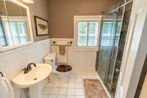 Bath - 461 Circle Drive Abingdon Va 24210, Abingdon, VA 24210 photo 3 of 4
