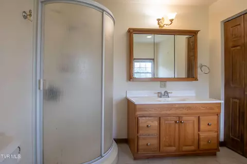 Bath - 33638 Spring Hill Drive Glade Spring Va 24340, Glade Spring, VA 24340 photo 6 of 8