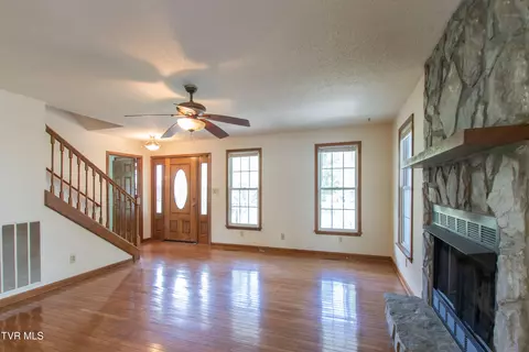 Living - 33638 Spring Hill Drive Glade Spring Va 24340, Glade Spring, VA 24340 photo 5 of 11