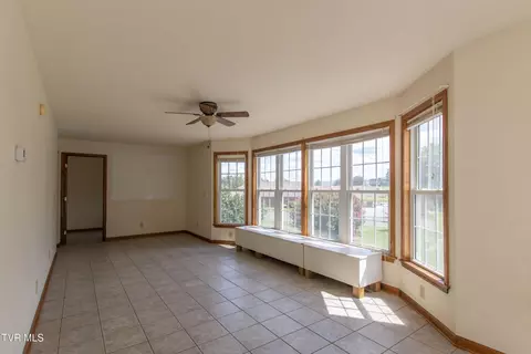 Living - 33638 Spring Hill Drive Glade Spring Va 24340, Glade Spring, VA 24340 photo 10 of 11