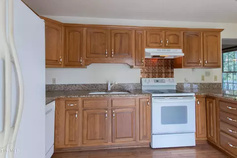 Kitchen - 33638 Spring Hill Drive Glade Spring Va 24340, Glade Spring, VA 24340 photo 4 of 7