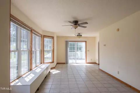 Living - 33638 Spring Hill Drive Glade Spring Va 24340, Glade Spring, VA 24340 photo 11 of 11