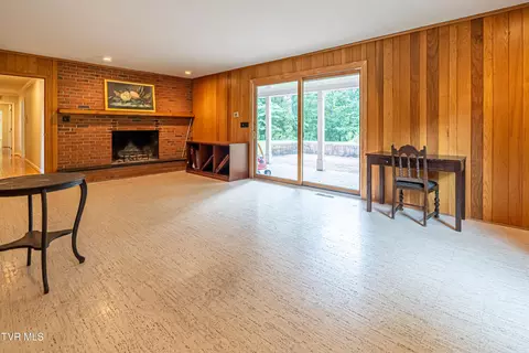 Living - 220 Mcguire Lane Cedar Bluff Va 24609, Cedar Bluff, VA 24609 photo 6 of 8