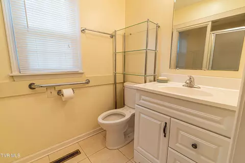 Bath - 220 Mcguire Lane Cedar Bluff Va 24609, Cedar Bluff, VA 24609 photo 2 of 6