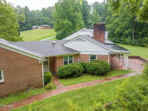 Exterior - 220 Mcguire Lane Cedar Bluff Va 24609, Cedar Bluff, VA 24609 photo 4 of 14