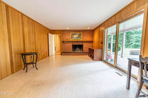 Living - 220 Mcguire Lane Cedar Bluff Va 24609, Cedar Bluff, VA 24609 photo 7 of 8