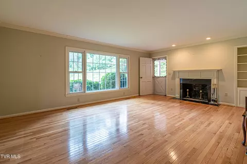 Living - 220 Mcguire Lane Cedar Bluff Va 24609, Cedar Bluff, VA 24609 photo 2 of 8