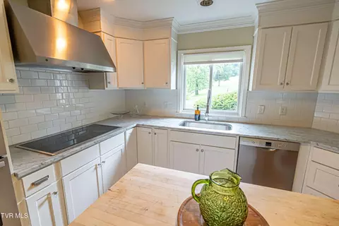 Kitchen - 220 Mcguire Lane Cedar Bluff Va 24609, Cedar Bluff, VA 24609 photo 4 of 6