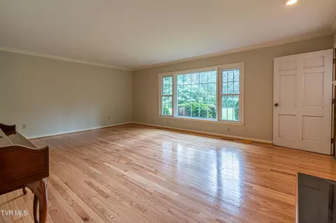 Living - 220 Mcguire Lane Cedar Bluff Va 24609, Cedar Bluff, VA 24609 photo 5 of 8